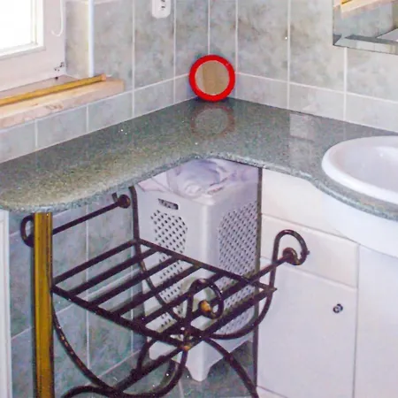 2 Bedroom Lovely In Tarnowo Podgorne