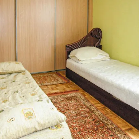 2 Bedroom Lovely In Tarnowo Podgorne