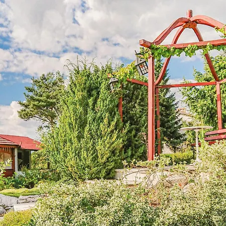2 Bedroom Lovely In Tarnowo Podgorne Casa vacanze *