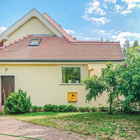 2 Bedroom Lovely In Tarnowo Podgorne Casa vacanze