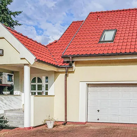 Casa vacanze 2 Bedroom Lovely In Tarnowo Podgorne